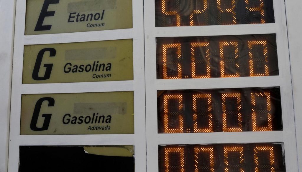 FILE PHOTO: A gas station without gasoline due to truck owners strike to protest against high diesel prices, is pictured in Rio de Janeiro