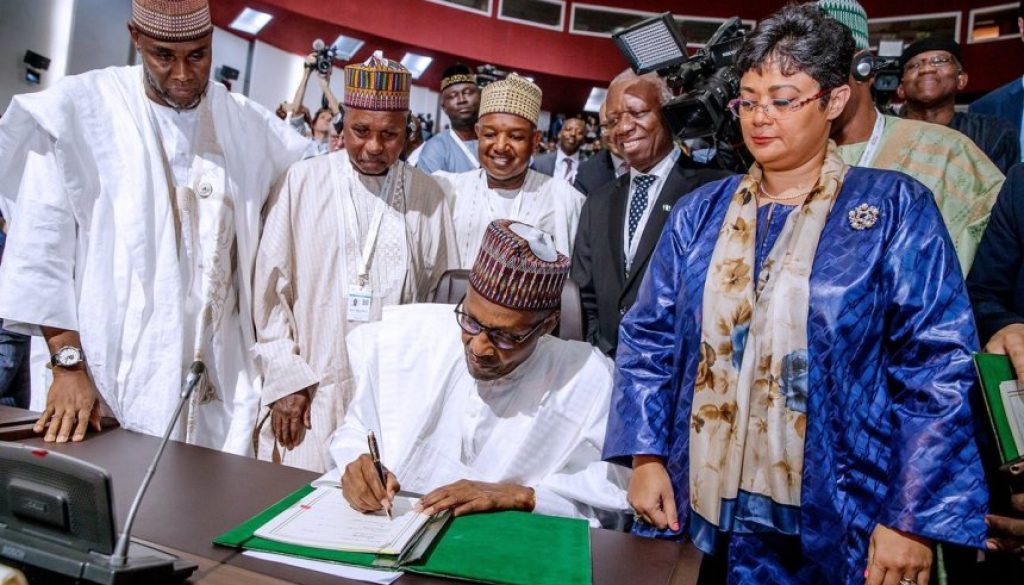 Buhari-signing-AfCFTA-2