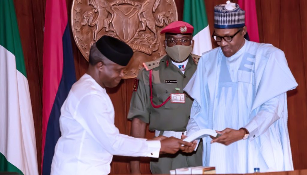 PRESIDENT-BUHARI-RECEIVES-PRESENTATION-FROM-VP-ON-SUSTAINABILITY-PLAN-1-4