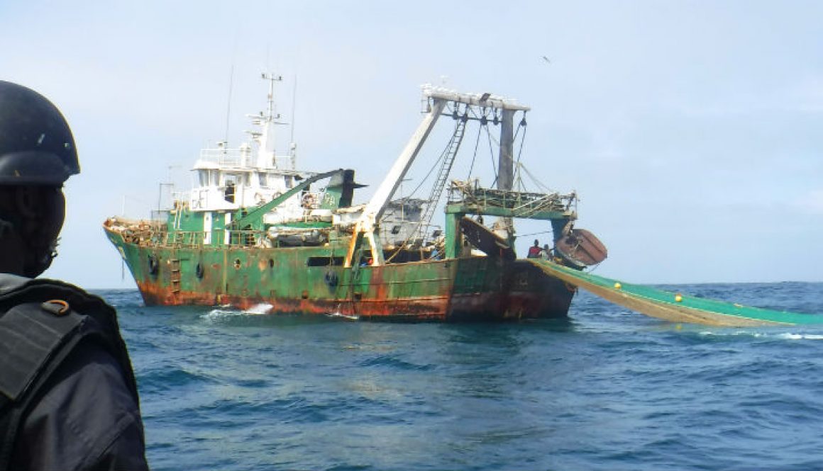 Senegalese-navy-personnel-board-a-fishing-vessel-1000x405